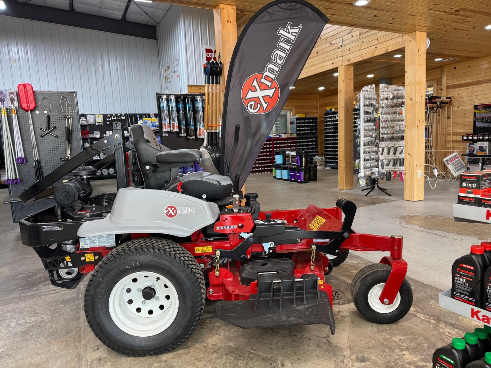 2025 Exmark Lazer Z 52" E-Series