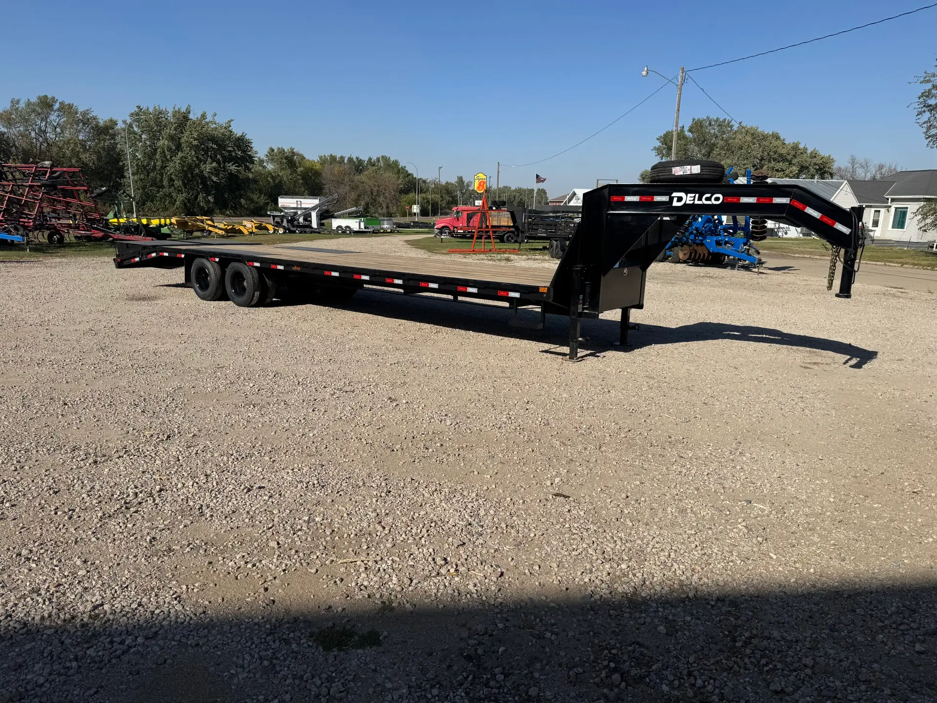 2026 Delco FD32 Low Profile GN Flatbed 32' Trailer