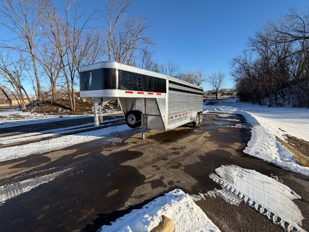 2026 Featherlite 8117 Stock Trailer 6'7" x 20" - Black Nose Color