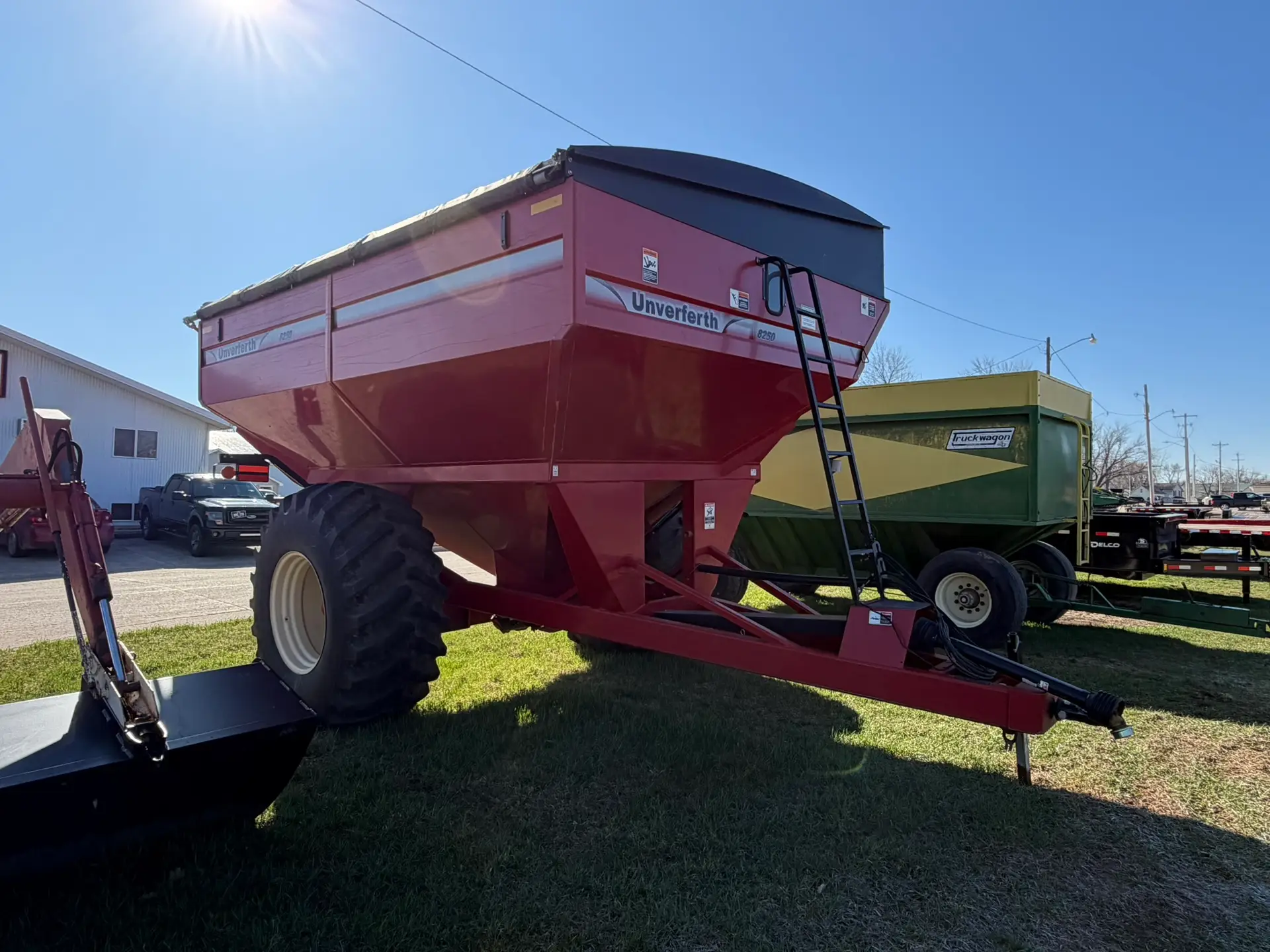 2012 Unverferth Grain Cart 8250