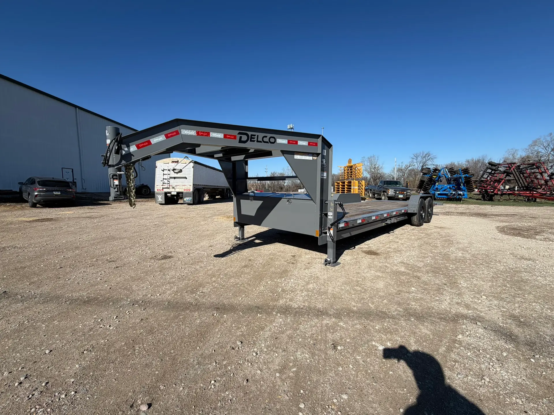 2026 Delco T5 Gooseneck 24' Tiltbed