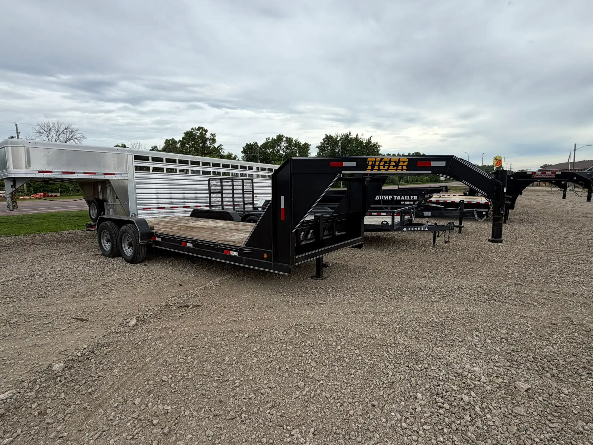 2018 Tiger Gooseneck Deckover Trailer