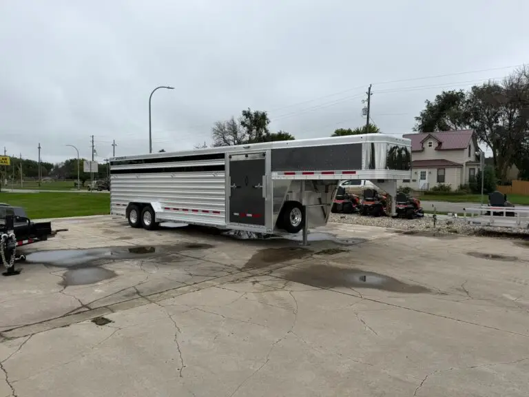 2027 Featherlite 8127-7626 Livestock Trailer