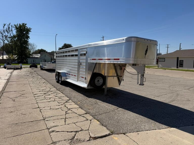 2027 Featherlite 8127-7020 20′ Livestock Trailer